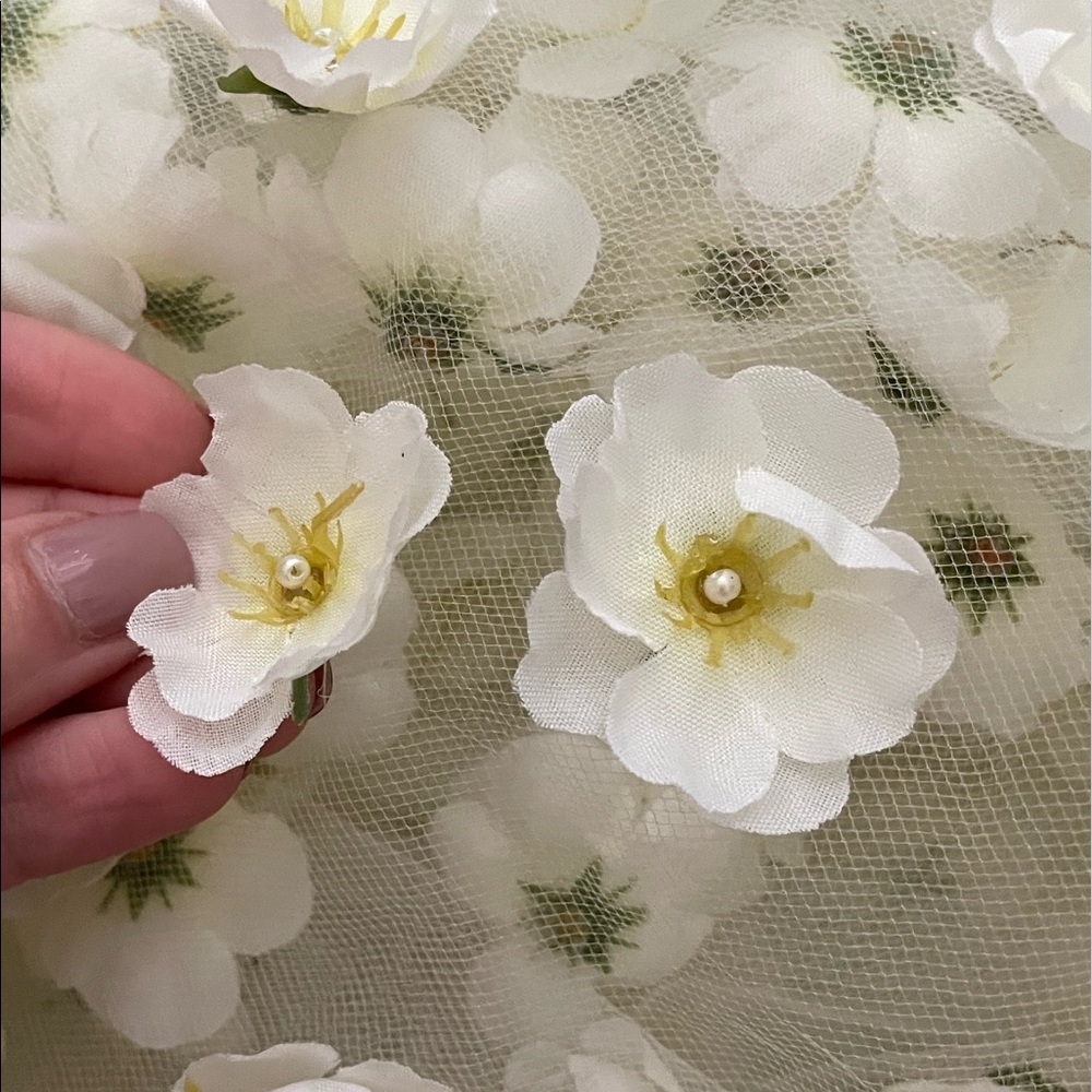 Breathtaking 12.5ft Long Bridal Designer 3D Flower Cathedral Veil with Comb 🤩💒 - Picture 10 of 13